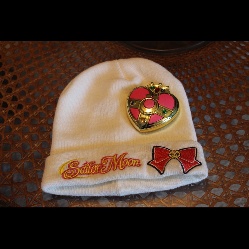 Hot Topic Sailor Moon Beanie w/ FREE Compact